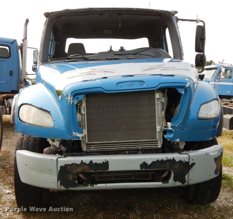 image for item HJ9667 2009 Freightliner Business Class M2  truck cab and chassis