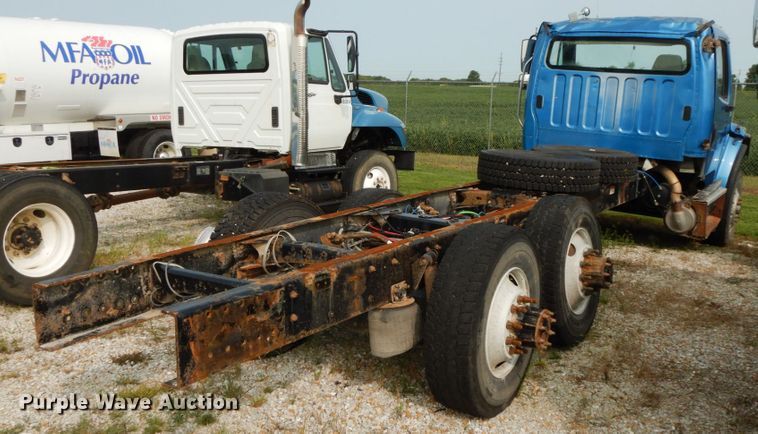 image for item HJ9667 2009 Freightliner Business Class M2  truck cab and chassis