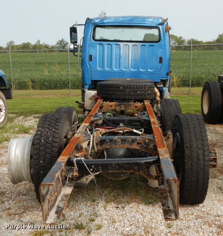 image for item HJ9667 2009 Freightliner Business Class M2  truck cab and chassis