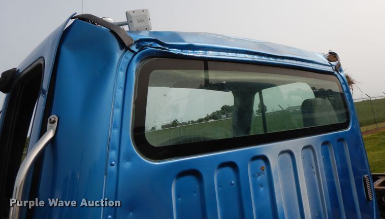 image for item HJ9667 2009 Freightliner Business Class M2  truck cab and chassis