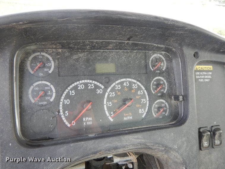 image for item HJ9667 2009 Freightliner Business Class M2  truck cab and chassis