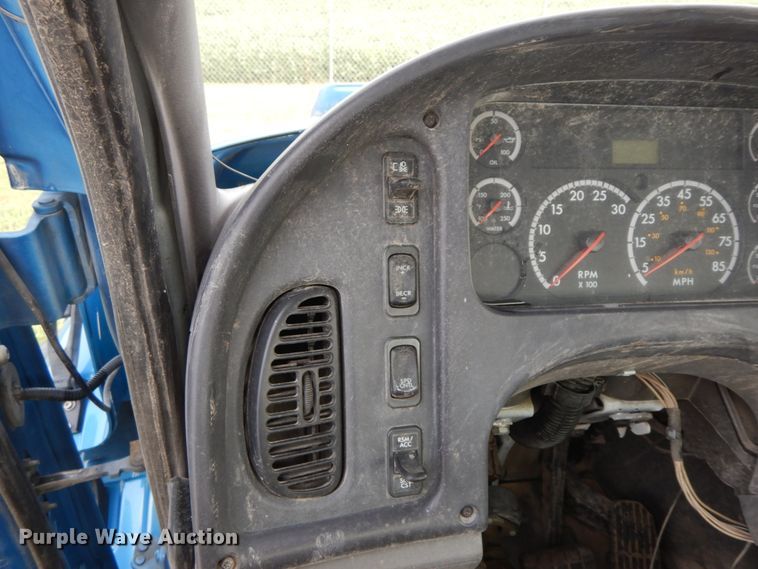 image for item HJ9667 2009 Freightliner Business Class M2  truck cab and chassis