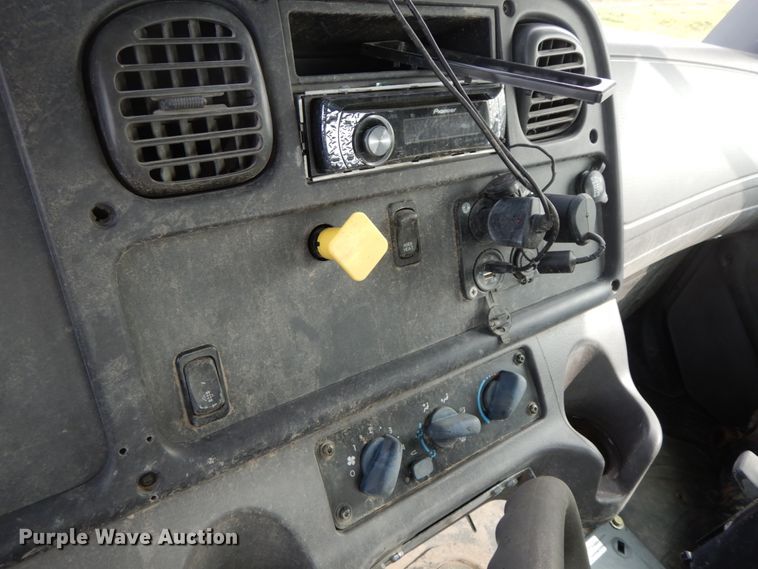 image for item HJ9667 2009 Freightliner Business Class M2  truck cab and chassis