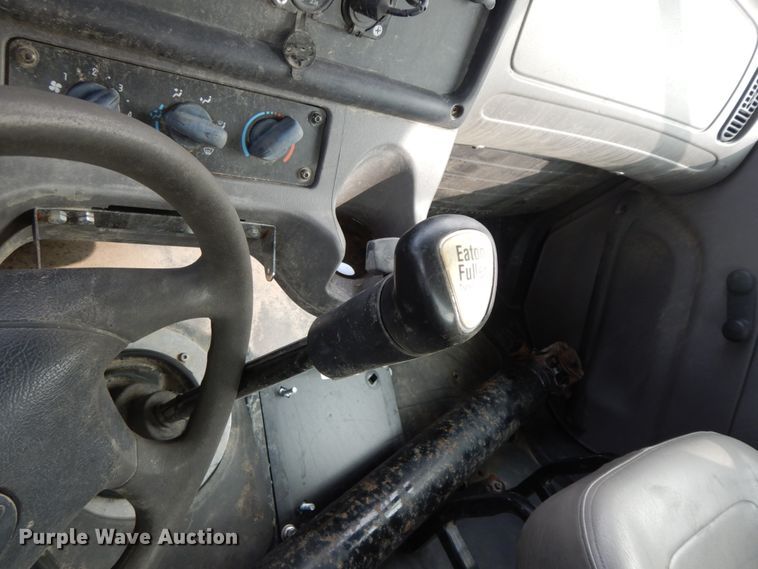 image for item HJ9667 2009 Freightliner Business Class M2  truck cab and chassis