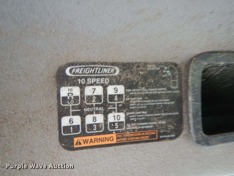 image for item HJ9667 2009 Freightliner Business Class M2  truck cab and chassis