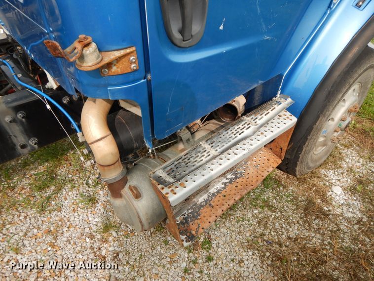 image for item HJ9667 2009 Freightliner Business Class M2  truck cab and chassis