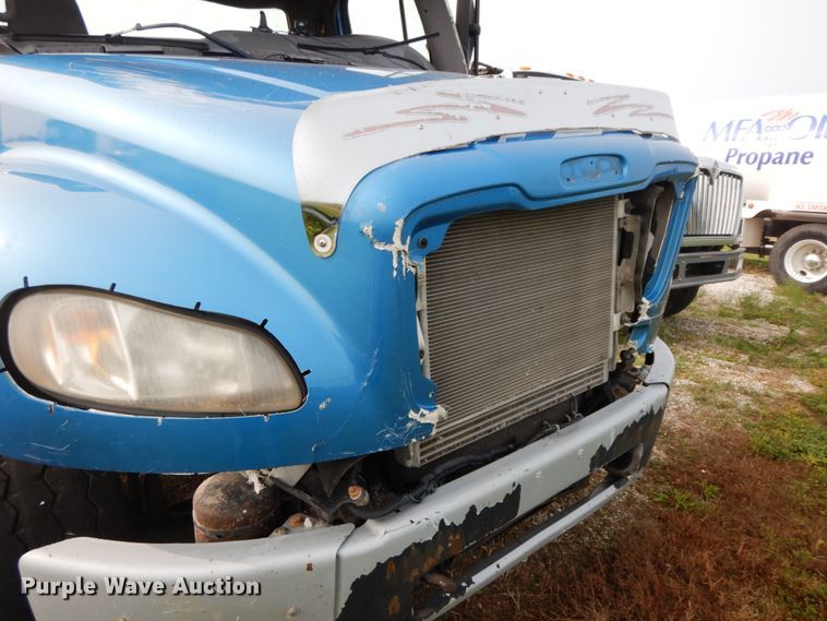 image for item HJ9667 2009 Freightliner Business Class M2  truck cab and chassis