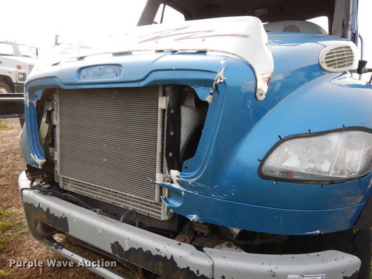 image for item HJ9667 2009 Freightliner Business Class M2  truck cab and chassis