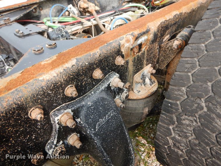 image for item HJ9667 2009 Freightliner Business Class M2  truck cab and chassis