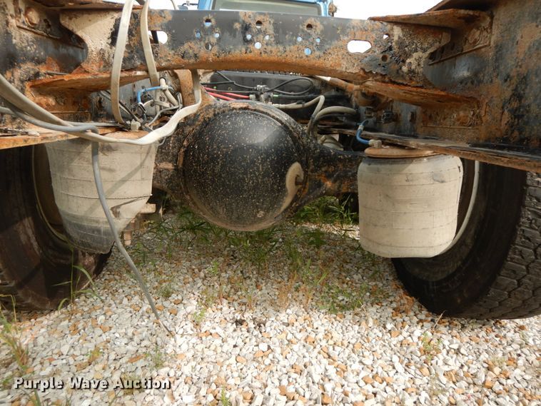 image for item HJ9667 2009 Freightliner Business Class M2  truck cab and chassis