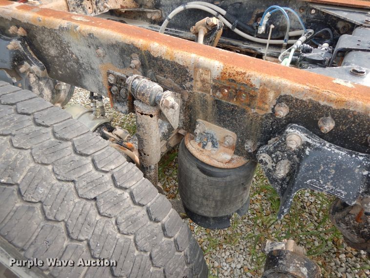 image for item HJ9667 2009 Freightliner Business Class M2  truck cab and chassis