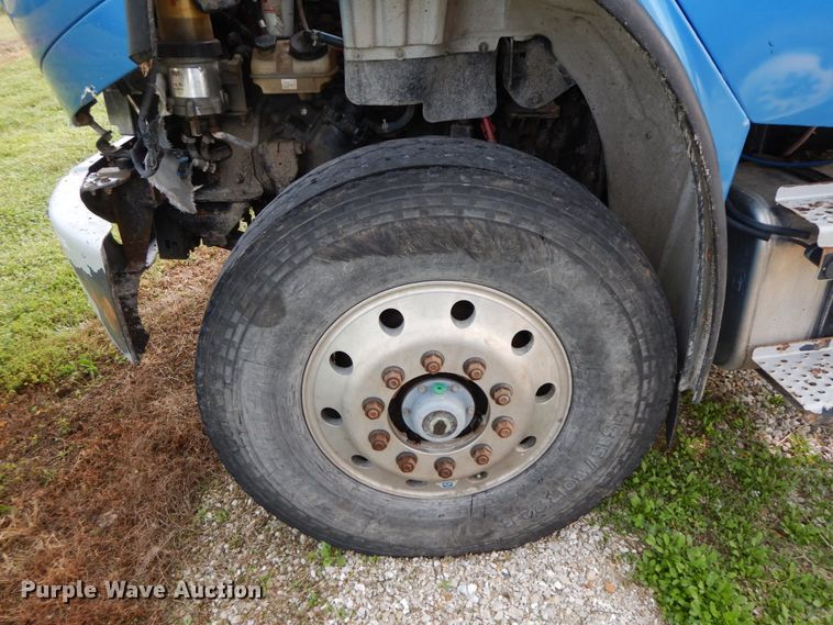 image for item HJ9667 2009 Freightliner Business Class M2  truck cab and chassis