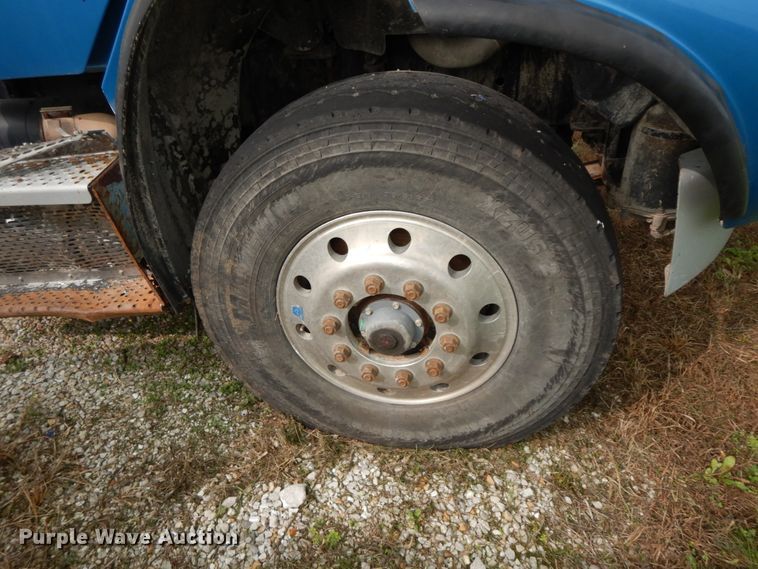 image for item HJ9667 2009 Freightliner Business Class M2  truck cab and chassis