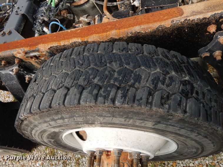 image for item HJ9667 2009 Freightliner Business Class M2  truck cab and chassis