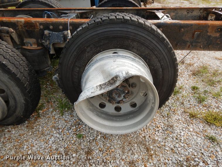 image for item HJ9667 2009 Freightliner Business Class M2  truck cab and chassis