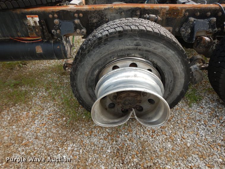 image for item HJ9667 2009 Freightliner Business Class M2  truck cab and chassis