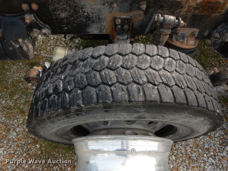 image for item HJ9667 2009 Freightliner Business Class M2  truck cab and chassis