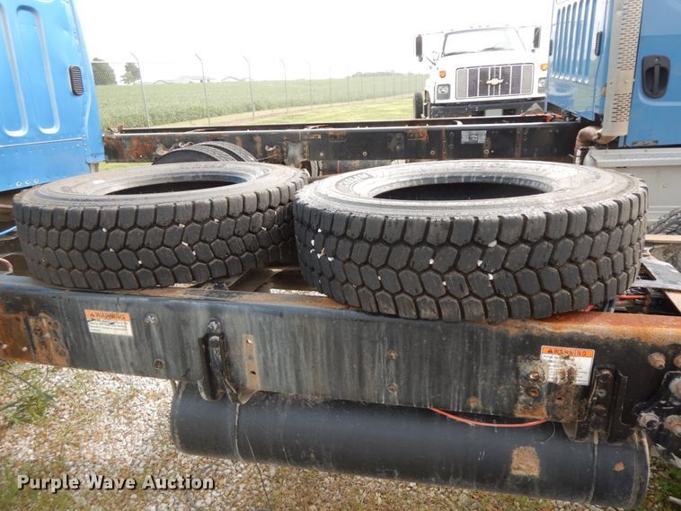 image for item HJ9667 2009 Freightliner Business Class M2  truck cab and chassis