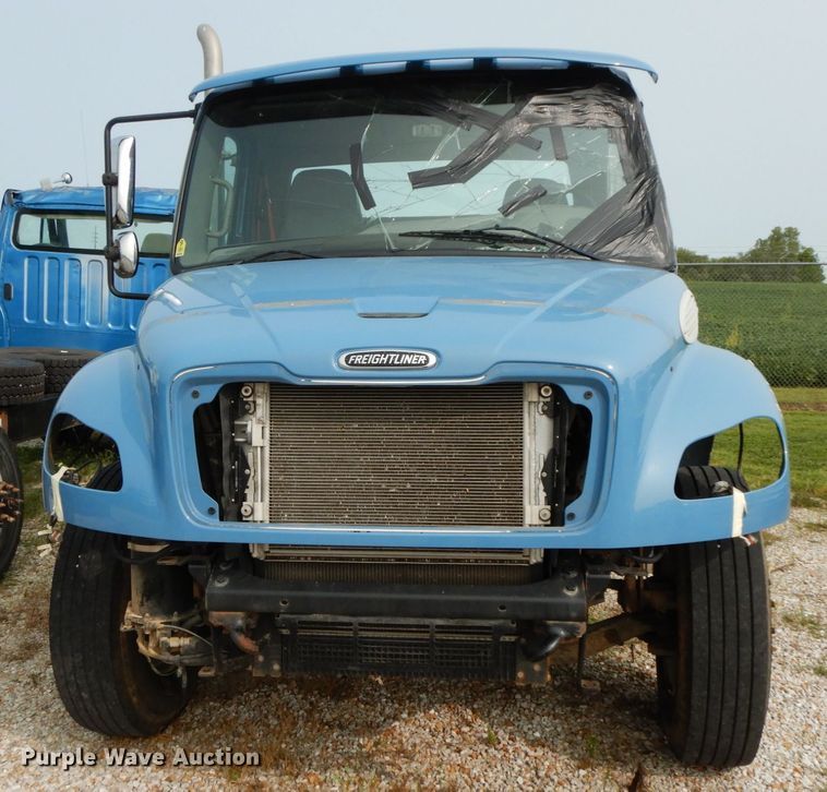 image for item HJ9668 2015 Freightliner M2  truck cab and chassis