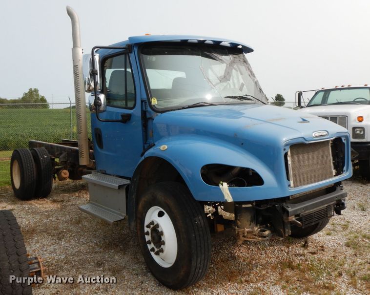 image for item HJ9668 2015 Freightliner M2  truck cab and chassis