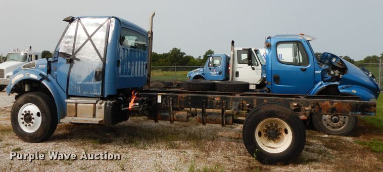 image for item HJ9668 2015 Freightliner M2  truck cab and chassis