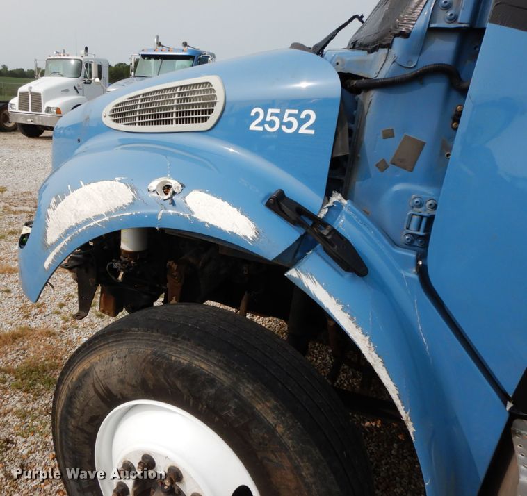 image for item HJ9668 2015 Freightliner M2  truck cab and chassis