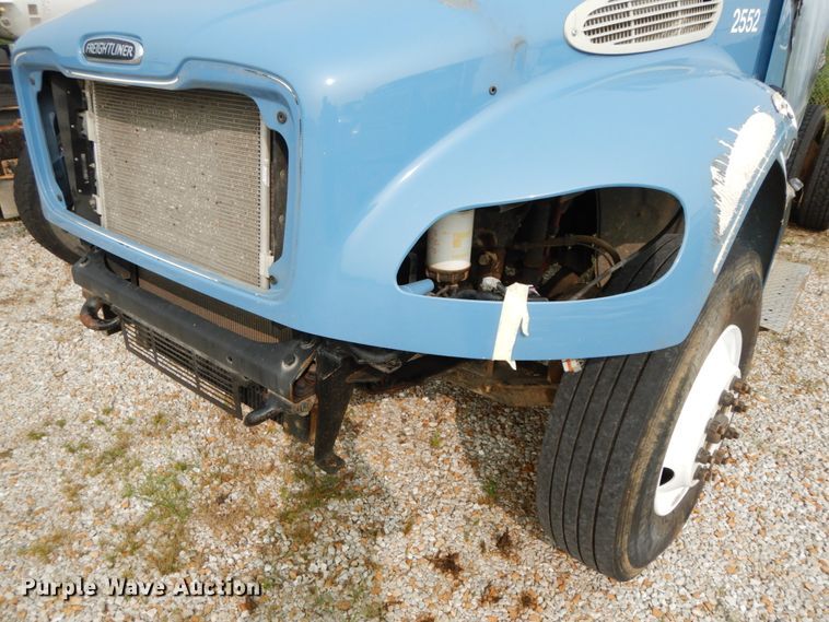 image for item HJ9668 2015 Freightliner M2  truck cab and chassis