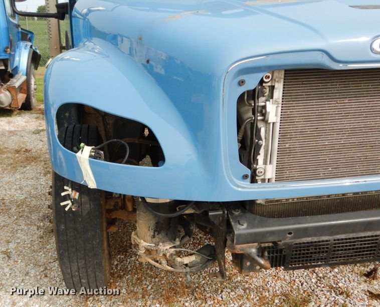 image for item HJ9668 2015 Freightliner M2  truck cab and chassis