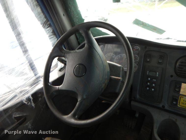 image for item HJ9668 2015 Freightliner M2  truck cab and chassis