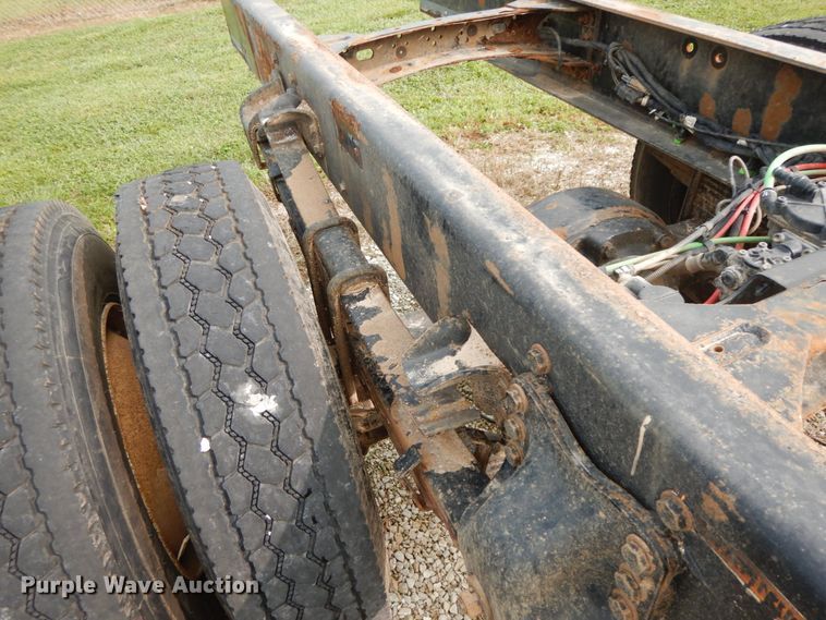 image for item HJ9668 2015 Freightliner M2  truck cab and chassis