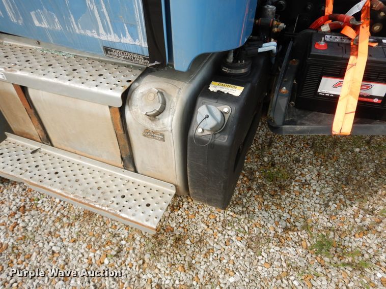 image for item HJ9668 2015 Freightliner M2  truck cab and chassis