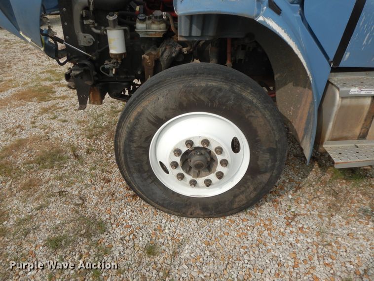 image for item HJ9668 2015 Freightliner M2  truck cab and chassis