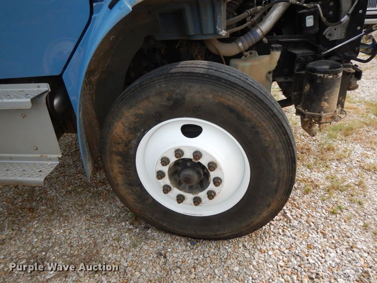 image for item HJ9668 2015 Freightliner M2  truck cab and chassis