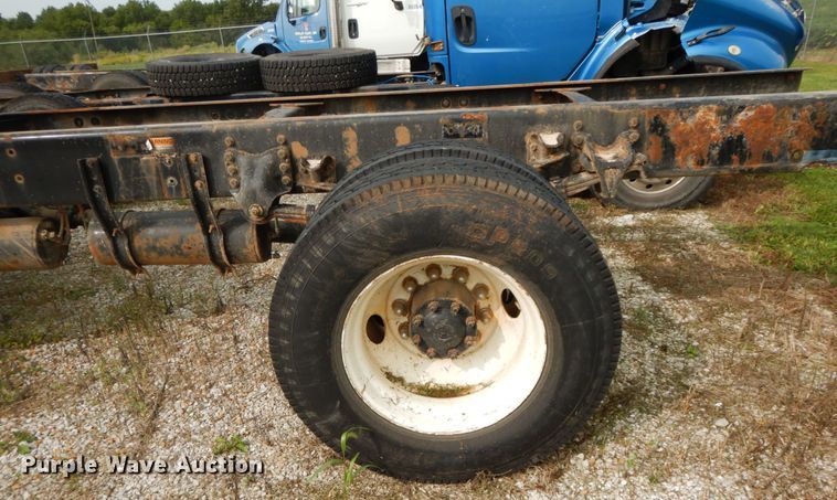 image for item HJ9668 2015 Freightliner M2  truck cab and chassis