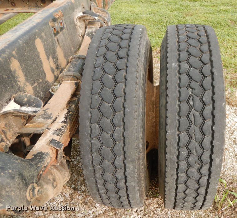 image for item HJ9668 2015 Freightliner M2  truck cab and chassis