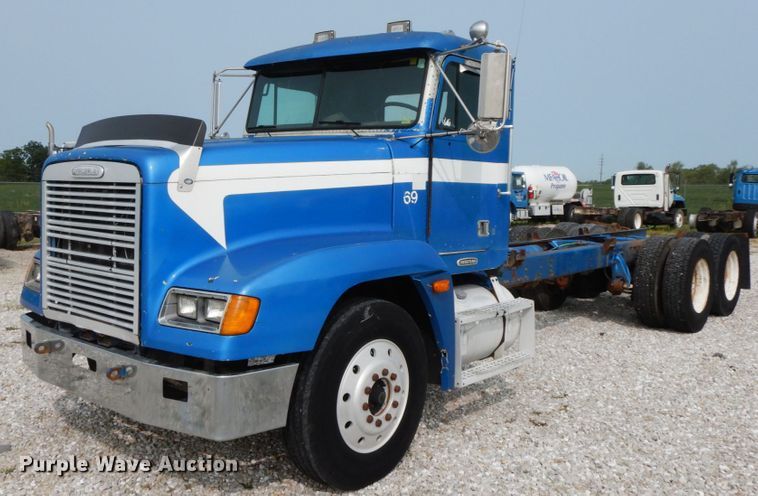 image for item HJ9669 1998 Freightliner FLD  truck cab and chassis