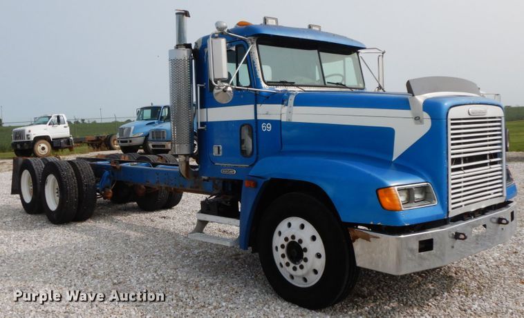image for item HJ9669 1998 Freightliner FLD  truck cab and chassis