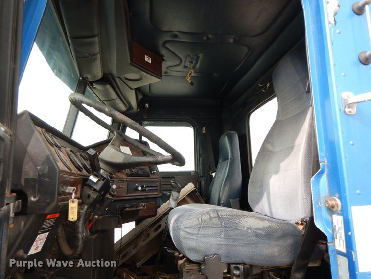 image for item HJ9669 1998 Freightliner FLD  truck cab and chassis