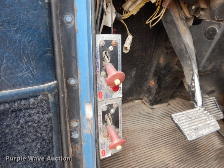 image for item HJ9669 1998 Freightliner FLD  truck cab and chassis