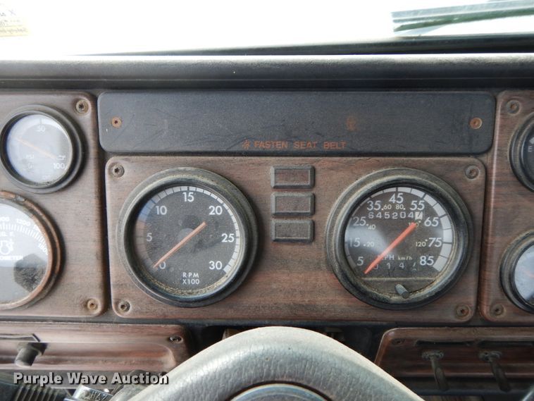 image for item HJ9669 1998 Freightliner FLD  truck cab and chassis