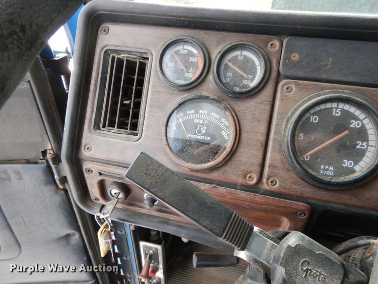 image for item HJ9669 1998 Freightliner FLD  truck cab and chassis