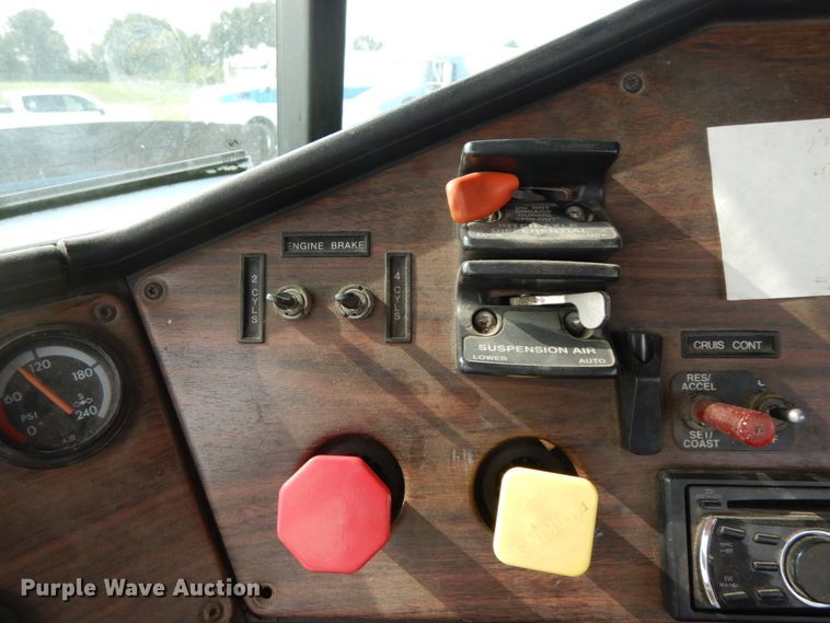 image for item HJ9669 1998 Freightliner FLD  truck cab and chassis