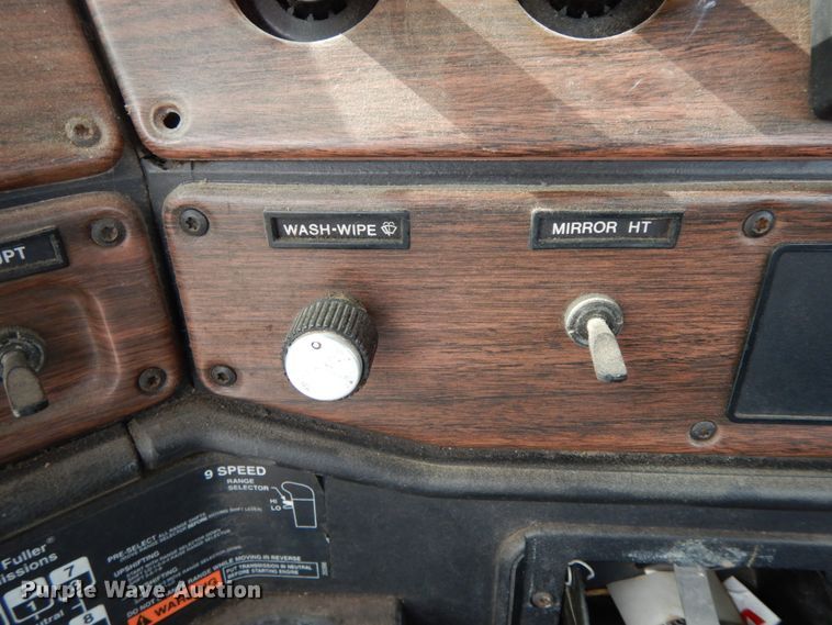 image for item HJ9669 1998 Freightliner FLD  truck cab and chassis