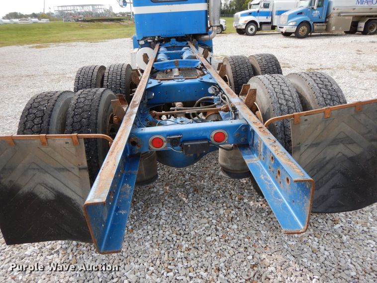 image for item HJ9669 1998 Freightliner FLD  truck cab and chassis