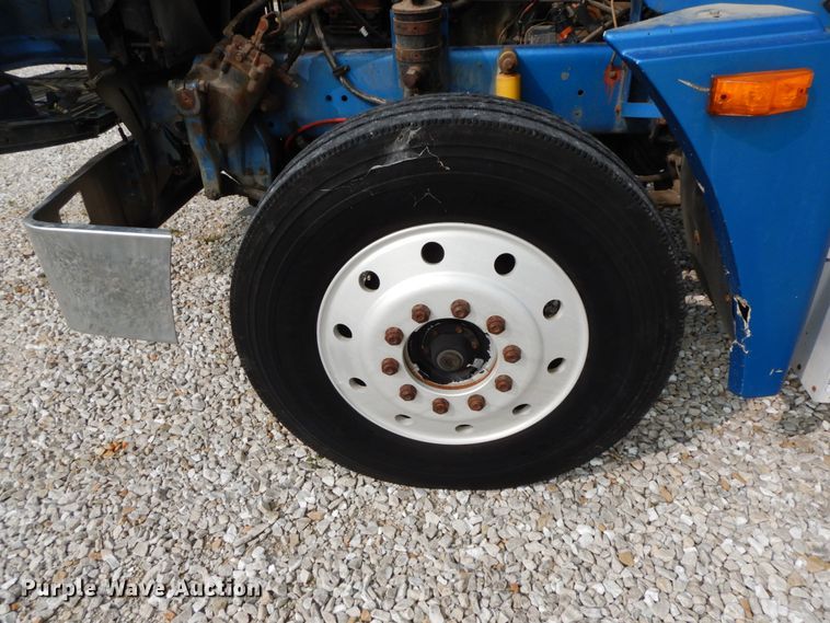 image for item HJ9669 1998 Freightliner FLD  truck cab and chassis