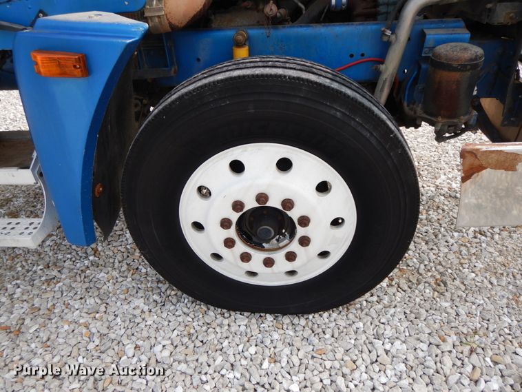 image for item HJ9669 1998 Freightliner FLD  truck cab and chassis