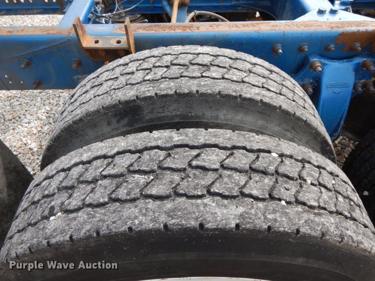 image for item HJ9669 1998 Freightliner FLD  truck cab and chassis