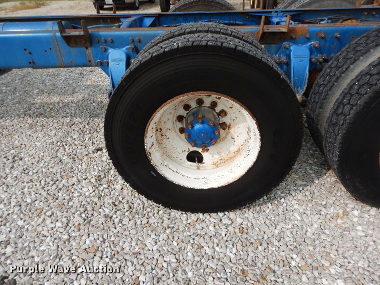 image for item HJ9669 1998 Freightliner FLD  truck cab and chassis