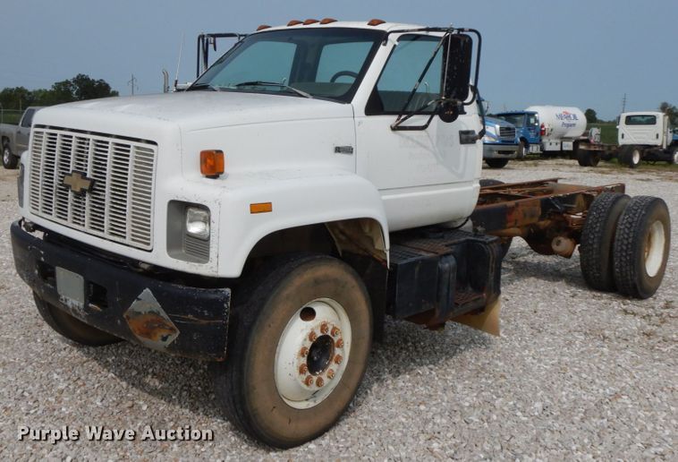 image for item HJ9670 1992 Chevrolet Kodiak C5500  truck cab and chassis