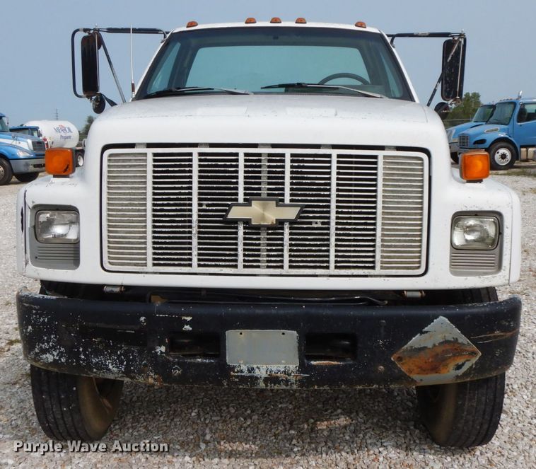 image for item HJ9670 1992 Chevrolet Kodiak C5500  truck cab and chassis